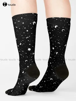 שחור היקום גרביים של נשים, גרביים מותאם אישית 360° הדפסה דיגיטלית מתנה Harajuku יוניסקס למבוגרים נוער נוער גרביים צבעוניים