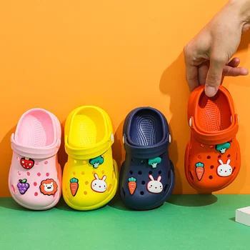בקיץ 2022 הילדים החדשים חור גן נעליים של בנים בנות תינוק מקורה אנטי להחליק רכות תחתונה נעלי בית חיצונית חוף סנדלים